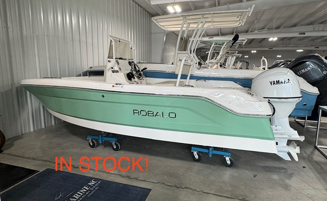 2027 Robalo R160 Island Green/White